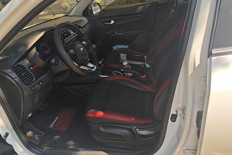 Used Kia KX Cross 2017 1.4L AT GLS Left Front Seat