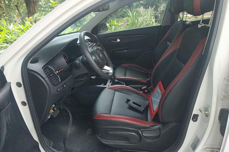 Used Kia KX Cross 2017 1.4L AT GLS Left Front Seat