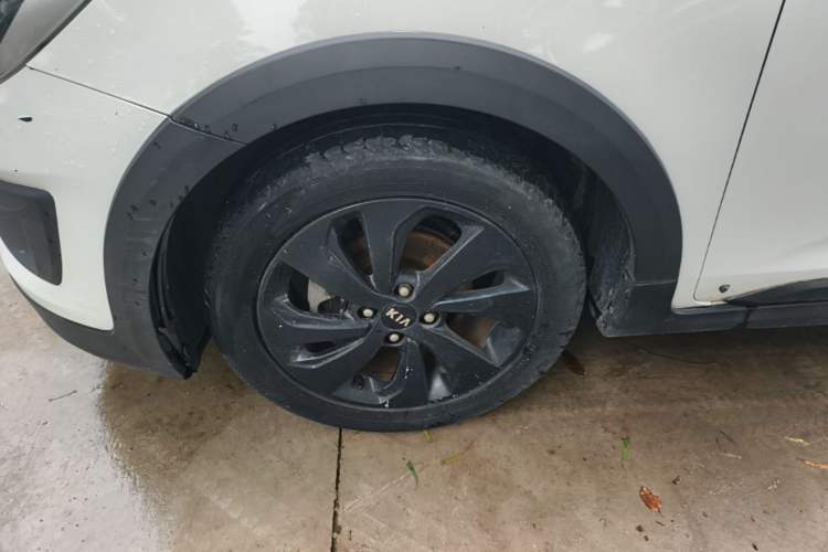 Used Kia KX Cross 2017 1.4L AT GLS Left Front Wheel Hub