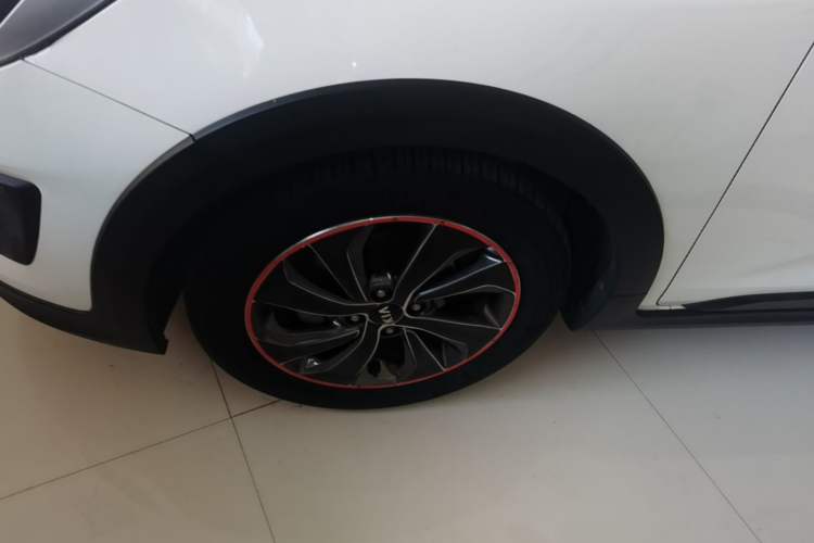Used Kia KX Cross 2017 1.4L AT GLS Left Front Wheel Hub