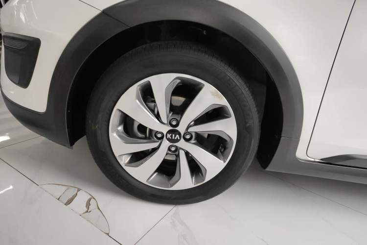 Used Kia KX Cross 2017 1.4L AT GLS Left Front Wheel Hub