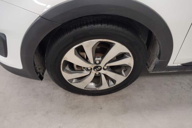Used Kia KX Cross 2017 1.4L AT GLS Left Front Wheel Hub