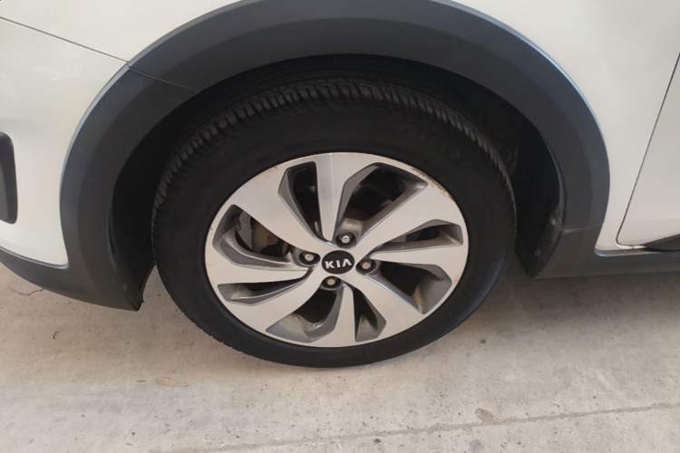 Used Kia KX Cross 2017 1.4L AT GLS Left Front Wheel Hub