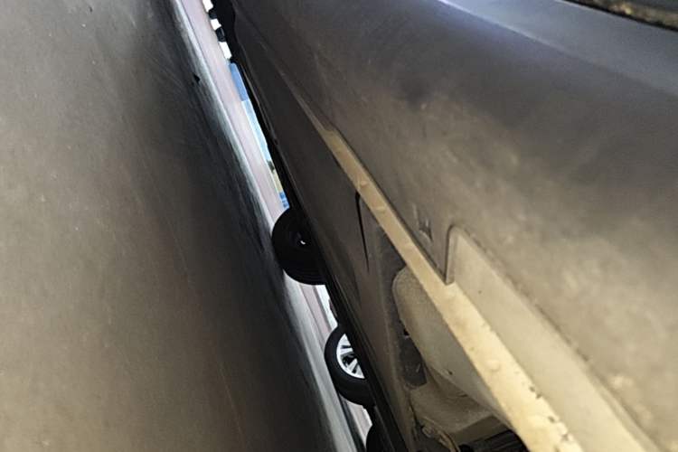 Used Kia KX Cross 2017 1.4L AT GLS Left Side Sill