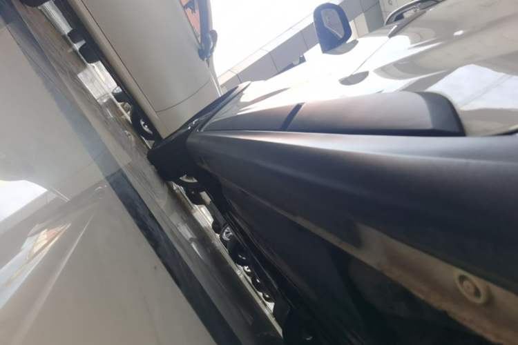 Used Kia KX Cross 2017 1.4L AT GLS Left Side Sill