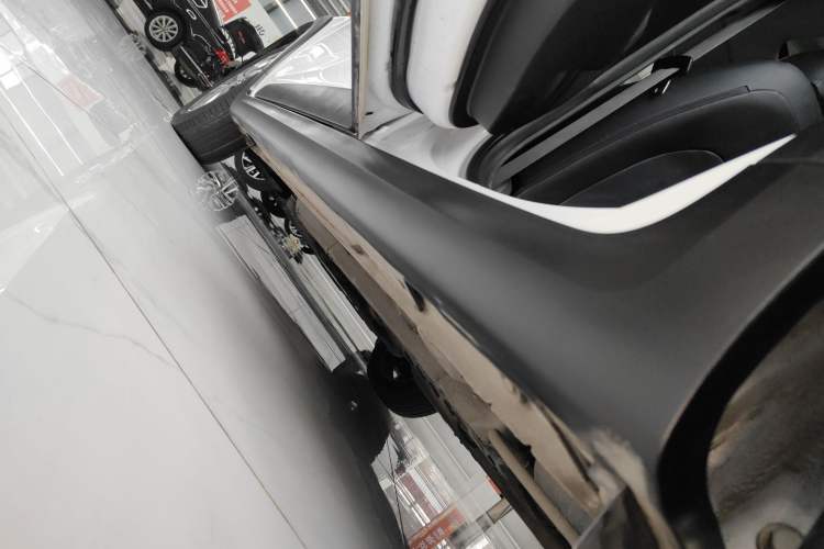 Used Kia KX Cross 2017 1.4L AT GLS Left Side Sill