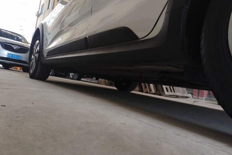 Used Kia KX Cross 2017 1.4L AT GLS Left Side Sill