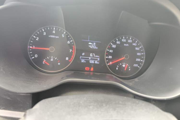 Used Kia KX Cross 2017 1.4L MT GLS Odometer Close Up
