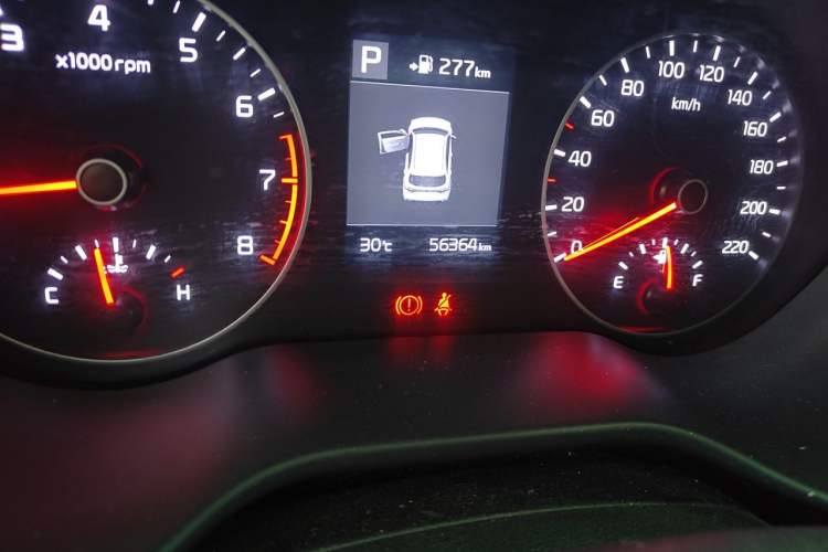 Used Kia KX Cross 2017 1.4L AT GLS Odometer Close Up