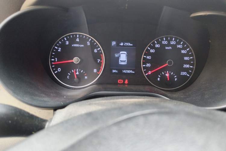 Used Kia KX Cross 2017 1.4L AT GLS Odometer Close Up