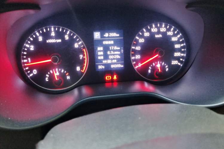 Used Kia KX Cross 2017 1.4L AT GLS Odometer Close Up
