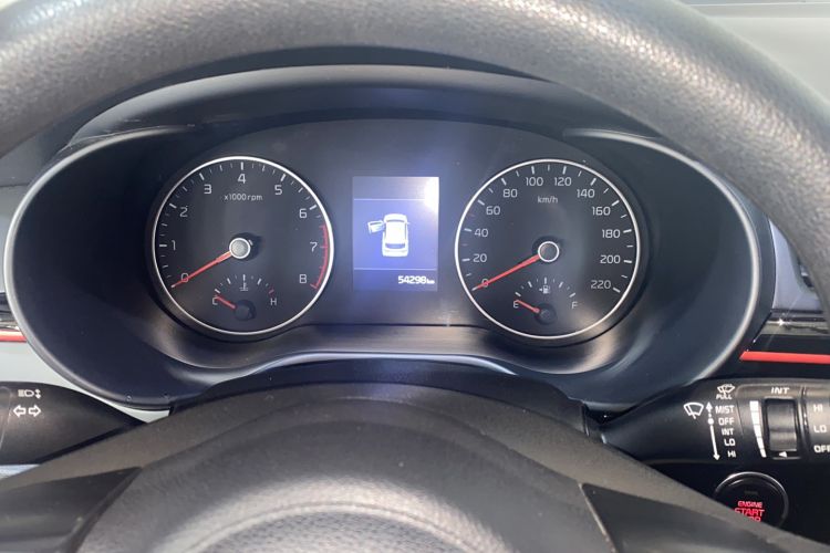 Used Kia KX Cross 2017 1.4L AT GLS Odometer Close Up