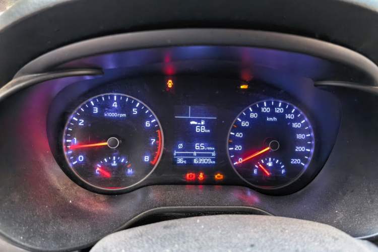 Used Kia KX Cross 2017 1.4L MT GLS Odometer Close Up