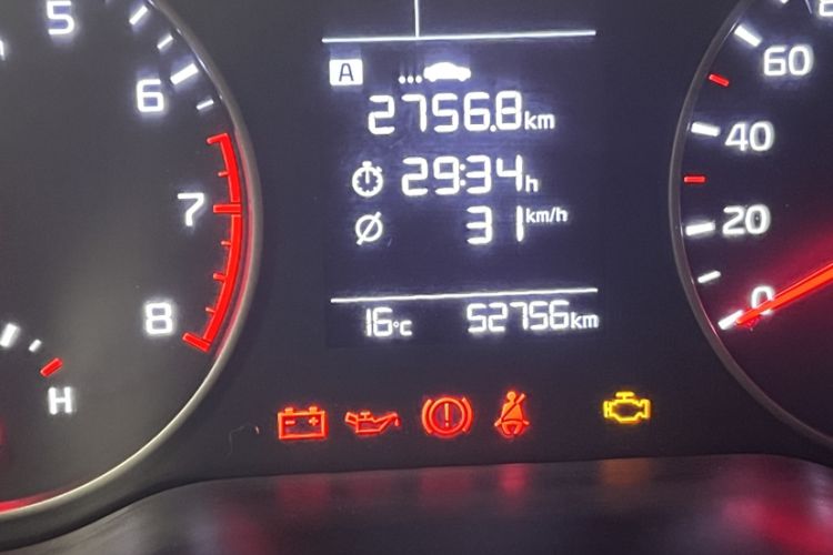 Used Kia KX Cross 2017 1.4L MT GLS Odometer Close Up