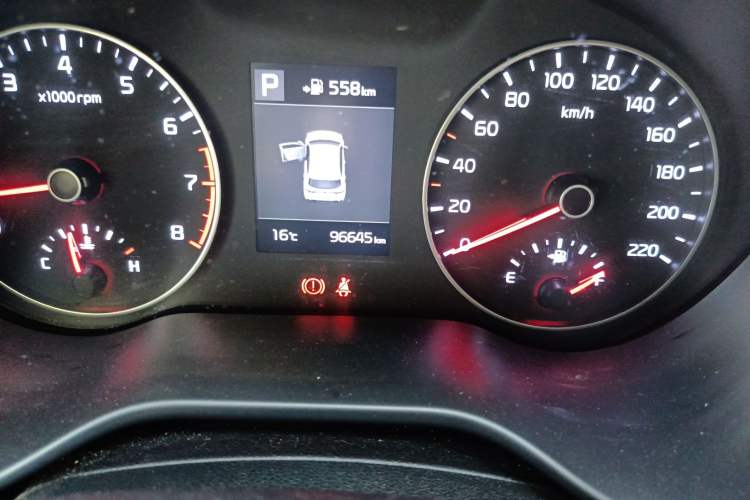 Used Kia KX Cross 2017 1.4L AT GLS Odometer Close Up