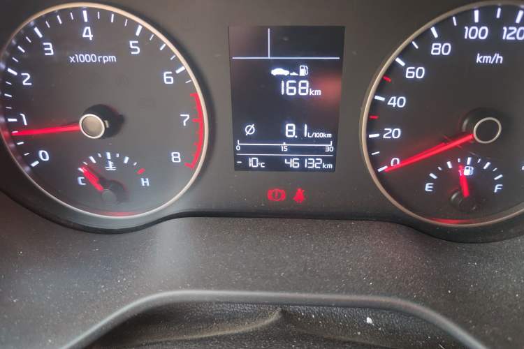 Used Kia KX Cross 2017 1.4L MT GLS Odometer Close Up