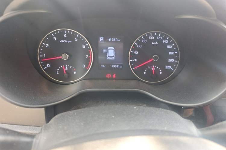 Used Kia KX Cross 2017 1.4L AT GLS Odometer Close Up