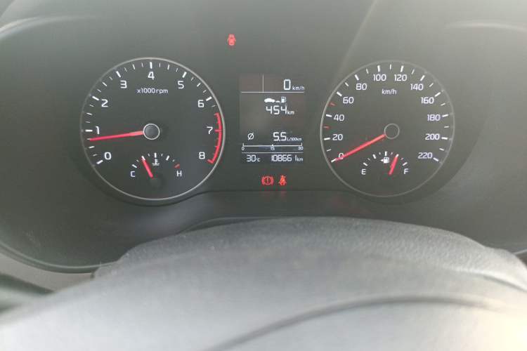 Used Kia KX Cross 2017 1.4L MT GLS Odometer Close Up
