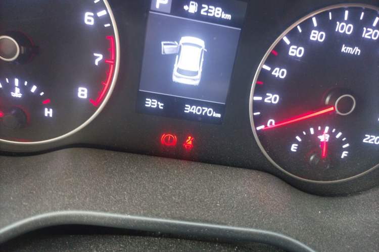 Used Kia KX Cross 2017 1.4L AT GLS Odometer Close Up