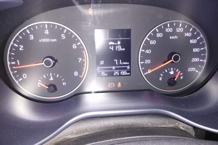 Used Kia KX Cross 2017 1.4L MT GLS Odometer Close Up