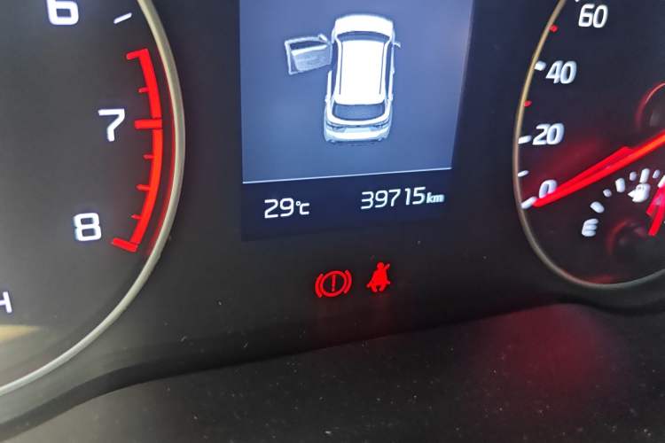 Used Kia KX Cross 2017 1.4L AT GLS Odometer Close Up
