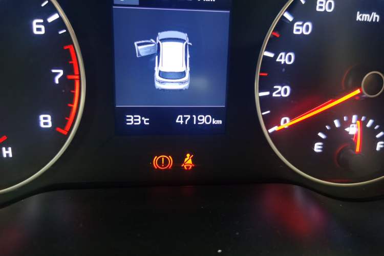 Used Kia KX Cross 2017 1.4L AT GLS Odometer Close Up