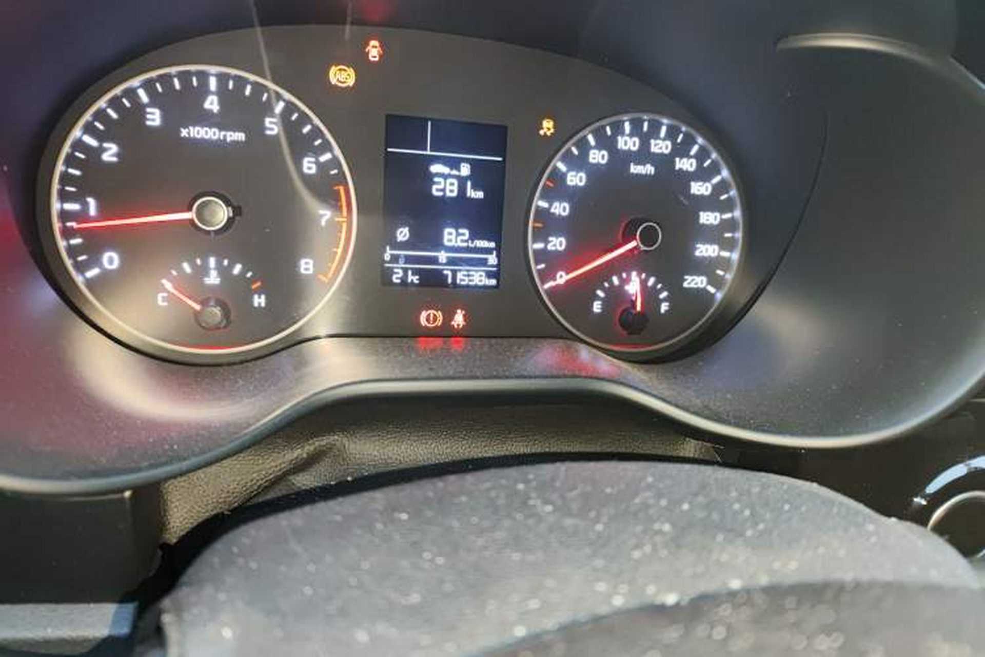 Used Kia KX Cross 2017 1.4L MT GLS Odometer Close Up