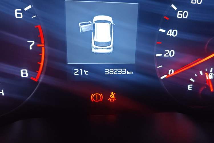 Used Kia KX Cross 2017 1.4L AT GLS Odometer Close Up