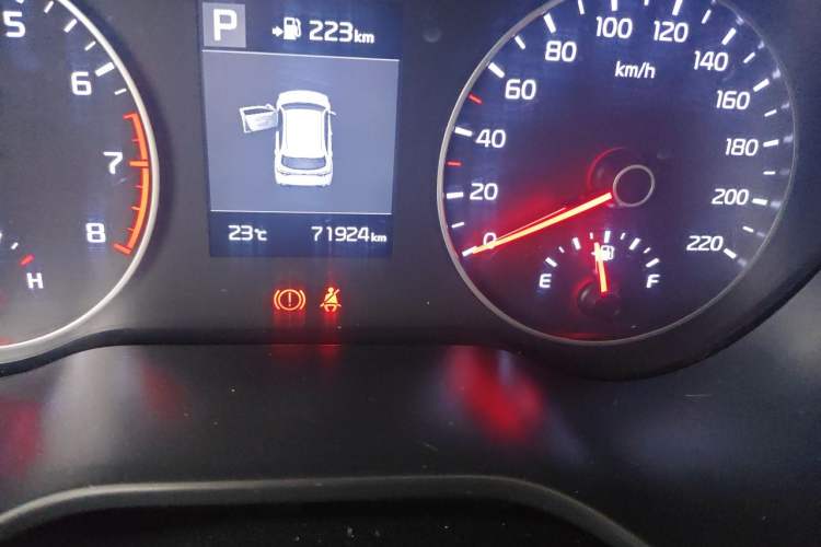 Used Kia KX Cross 2017 1.4L AT GLS Odometer Close Up