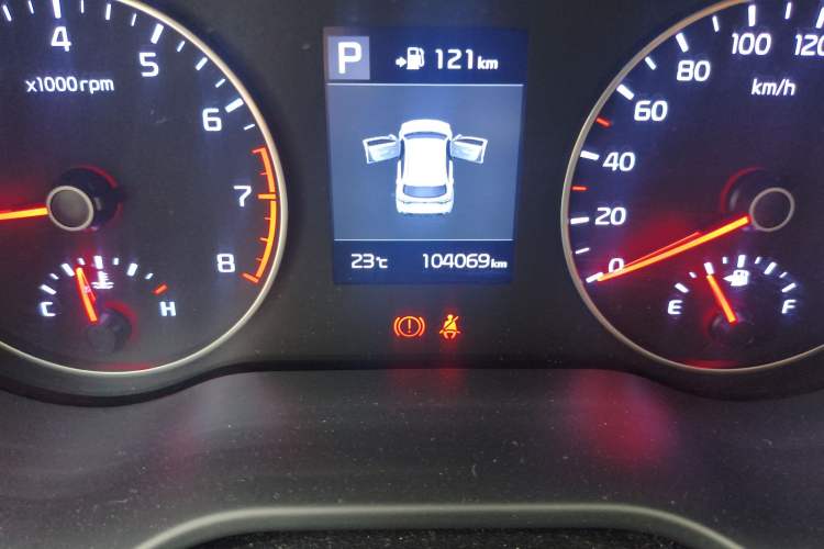 Used Kia KX Cross 2017 1.4L AT GLS Odometer Close Up