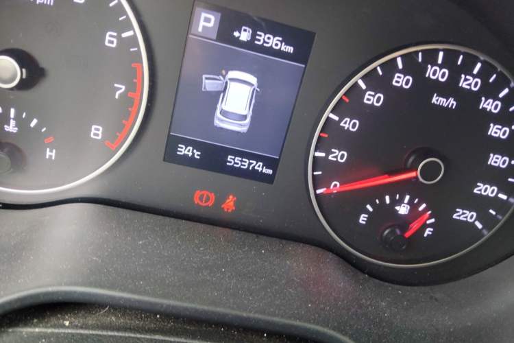 Used Kia KX Cross 2017 1.4L AT GLS Odometer Close Up