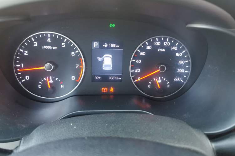 Used Kia KX Cross 2017 1.4L AT GLS Odometer Close Up