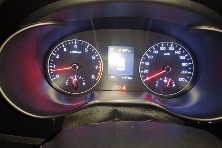Used Kia KX Cross 2017 1.4L AT GLS Odometer Close Up