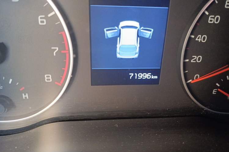 Used Kia KX Cross 2017 1.4L AT GLS Odometer Close Up