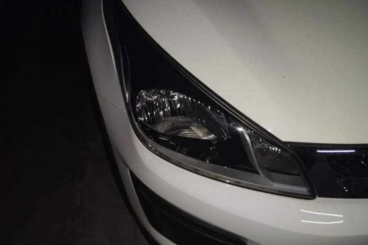 Used Kia KX Cross 2017 1.4L AT GLS Right Front Headlight