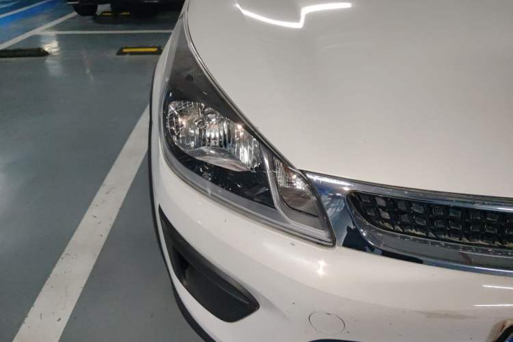 Used Kia KX Cross 2017 1.4L AT GLS Right Front Headlight
