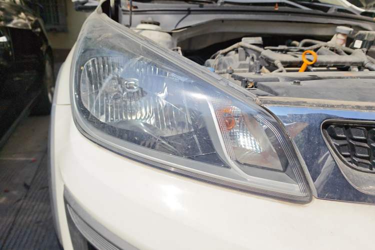 Used Kia KX Cross 2017 1.4L AT GLS Right Front Headlight