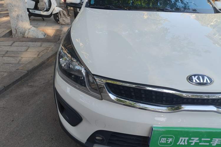 Used Kia KX Cross 2017 1.4L AT GLS Right Front Headlight