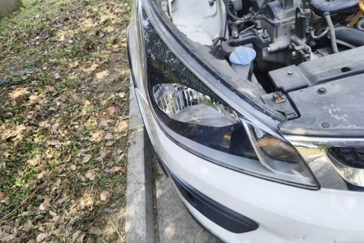 Used Kia KX Cross 2017 1.4L AT GLS Right Front Headlight