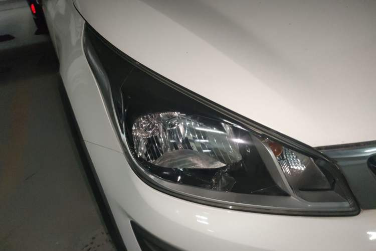 Used Kia KX Cross 2017 1.4L AT GLS Right Front Headlight