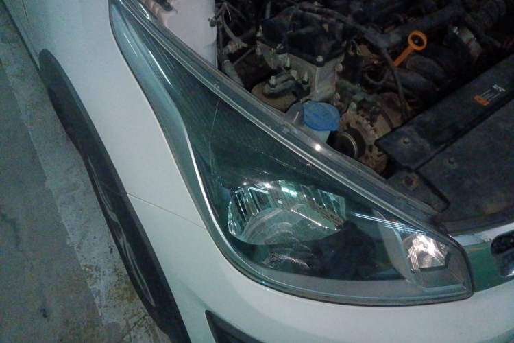 Used Kia KX Cross 2017 1.4L AT GLS Right Front Headlight