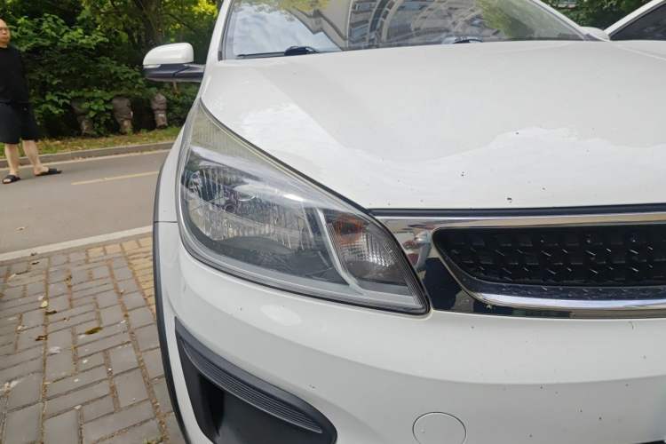 Used Kia KX Cross 2017 1.4L AT GLS Right Front Headlight