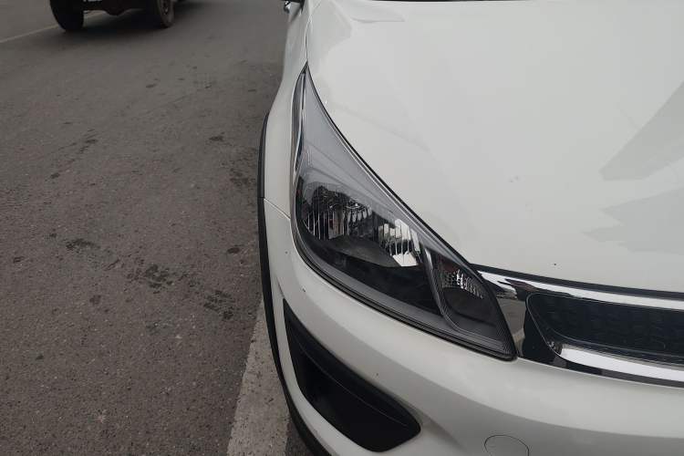 Used Kia KX Cross 2017 1.4L AT GLS Right Front Headlight