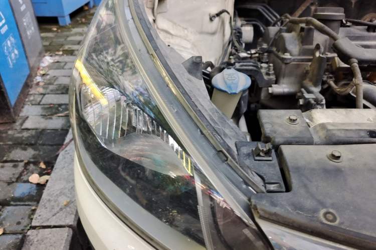 Used Kia KX Cross 2017 1.4L AT GLS Right Front Headlight