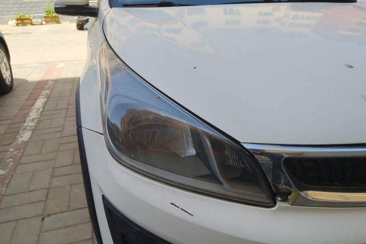 Used Kia KX Cross 2017 1.4L AT GLS Right Front Headlight