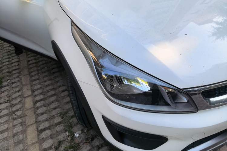 Used Kia KX Cross 2017 1.4L MT GLS Right Front Headlight