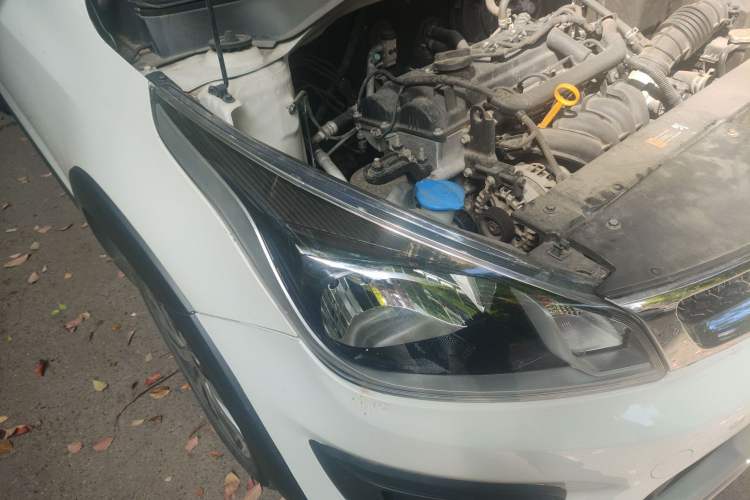 Used Kia KX Cross 2017 1.4L AT GLS Right Front Headlight