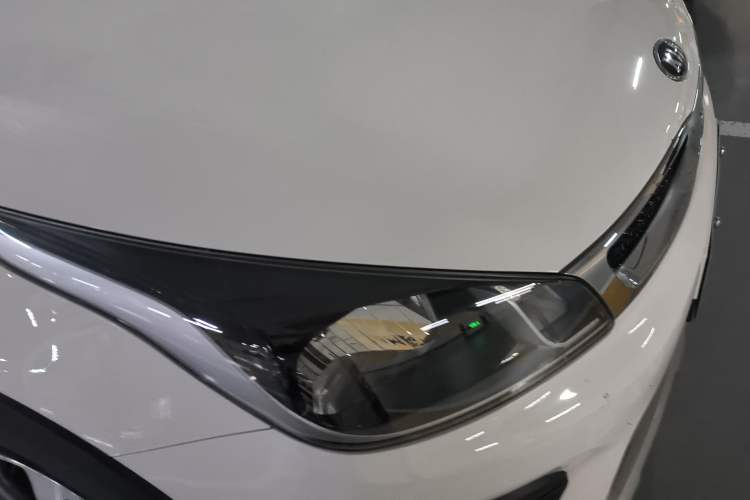 Used Kia KX Cross 2017 1.4L AT GLS Right Front Headlight