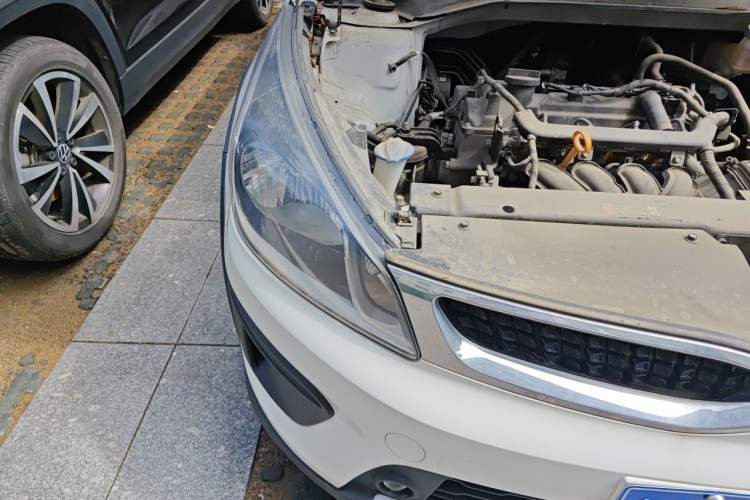 Used Kia KX Cross 2017 1.4L AT GLS Right Front Headlight