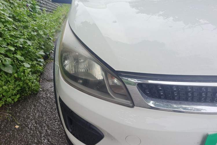 Used Kia KX Cross 2017 1.4L AT GLS Right Front Headlight